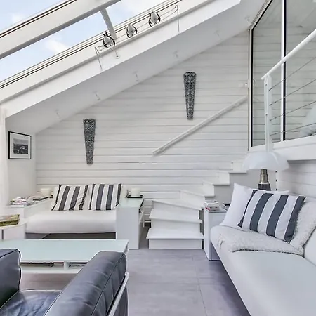 Les Pieds Dans L'eau 8 Personnes * أسنل