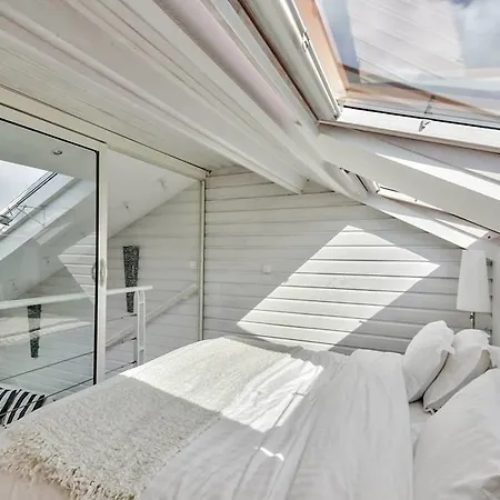 Les Pieds Dans L'eau 8 Personnes أسنل