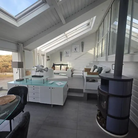 Holiday home Les Pieds Dans L'eau 8 Personnes