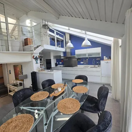 Les Pieds Dans L'eau 8 Personnes Holiday home *